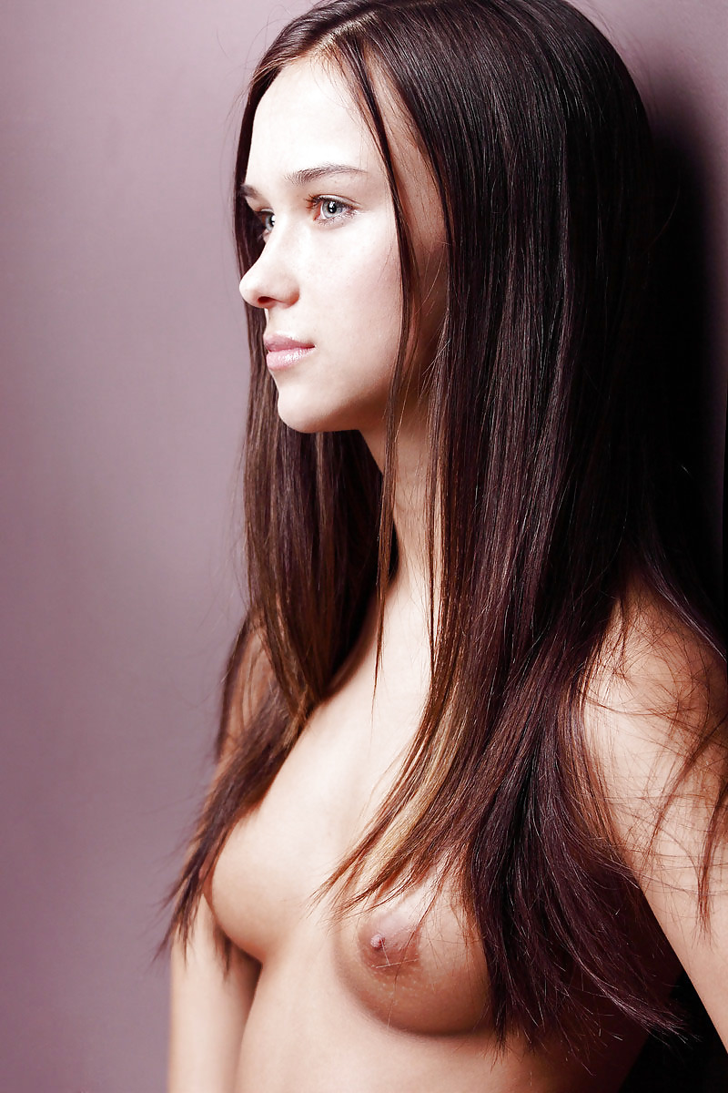 Brunette Chloe Posant Son Beau Corps #12706568