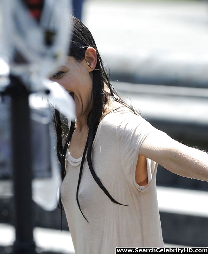 Katie Holmes T-shirt Mouillé Et Pokies Voir à Travers #18679479