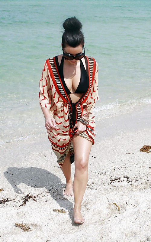 マイアミのビーチでビキニを着たKim kardashian
 #6672336