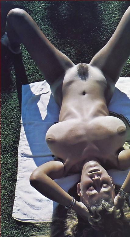 Ragazze amatoriali nude giovani e sexy con grandi tette che si fotografano da sole
 #7916413