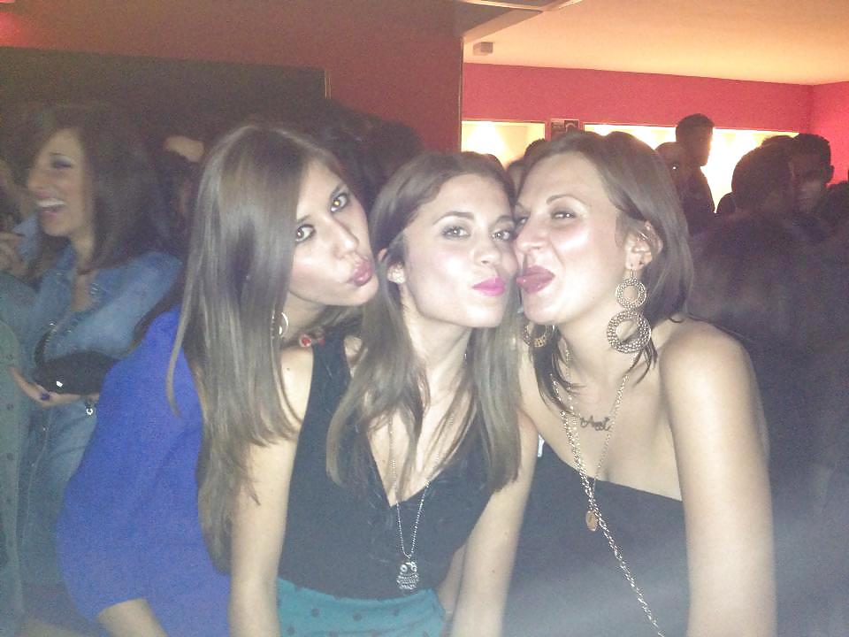 Puttanelle allo sbaraglio
 #19795730