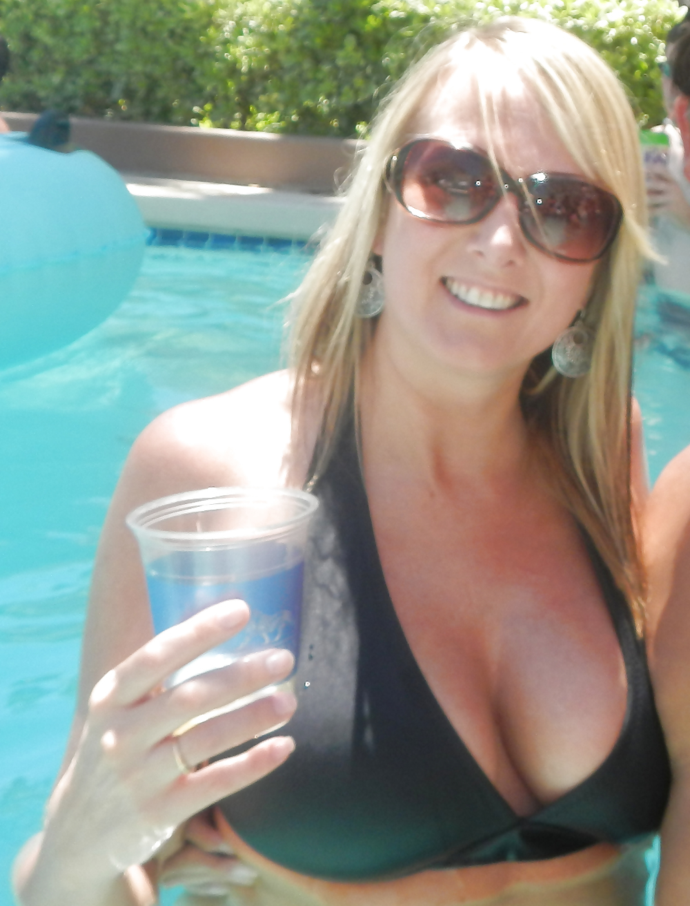 Vollbusige Flickr Milf 11 (Nip Slip) #17657941