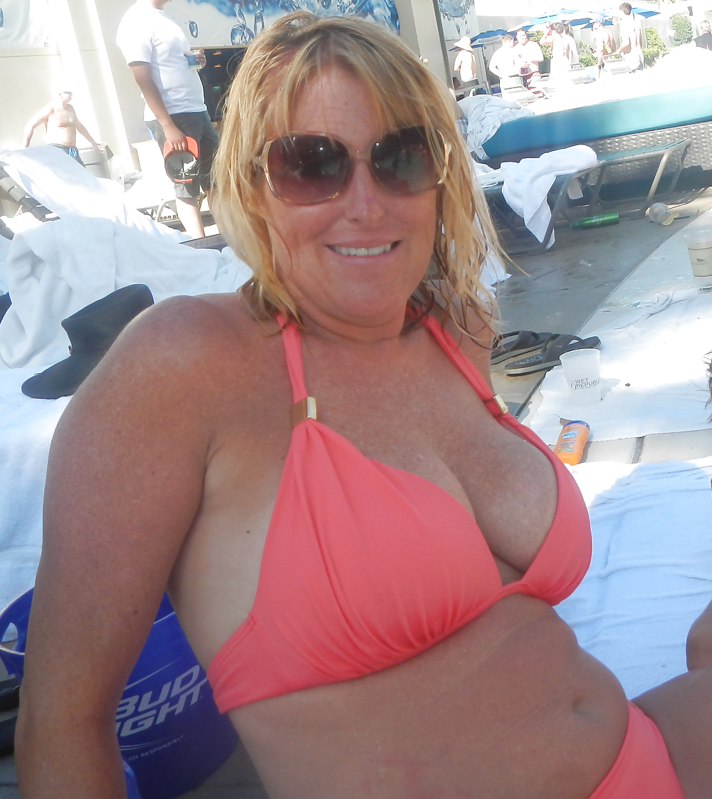 Vollbusige Flickr Milf 11 (Nip Slip) #17657980
