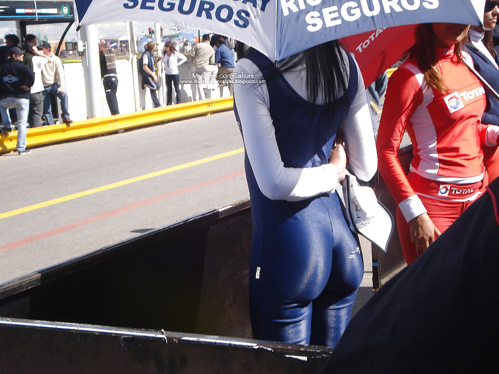 Mujeres Con Calzas, Chicas En Pantalones Apretadas #17766489