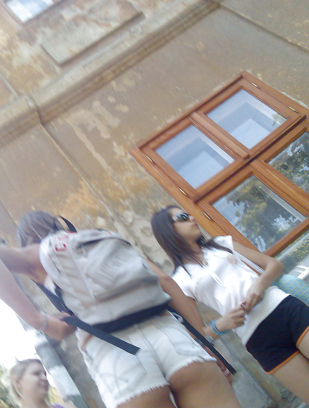 Pendeja con shorcito cachetero #12141563
