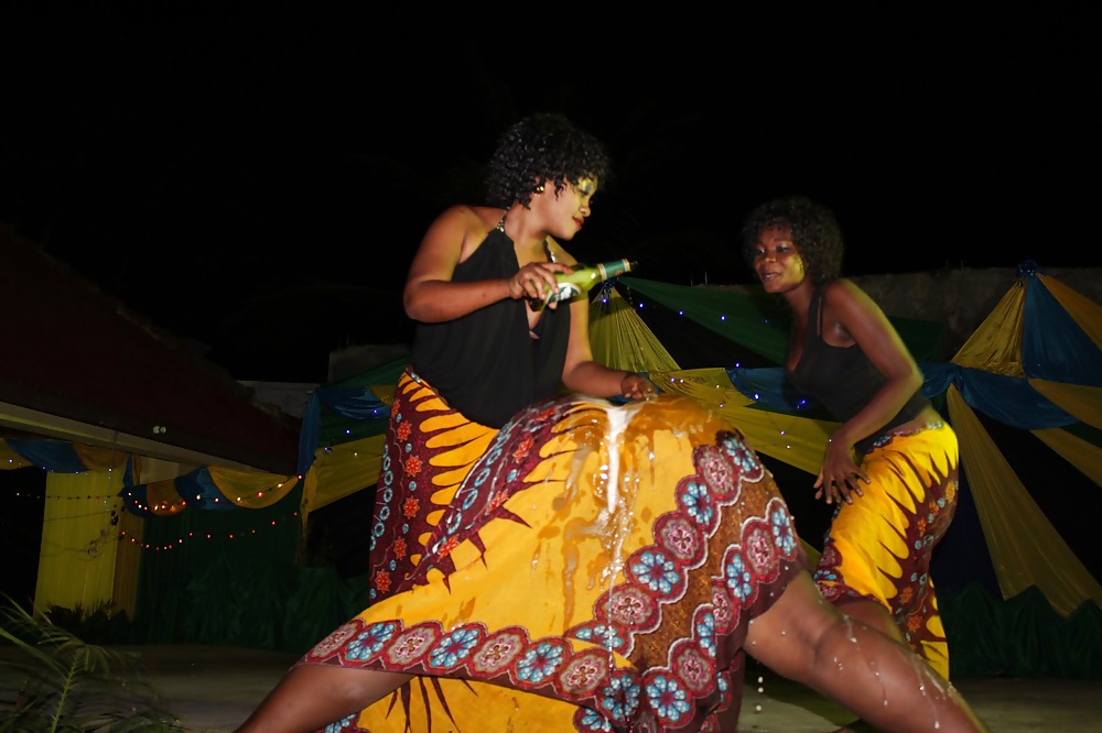 Tanzanie Filles De Danse étonnante #18834063