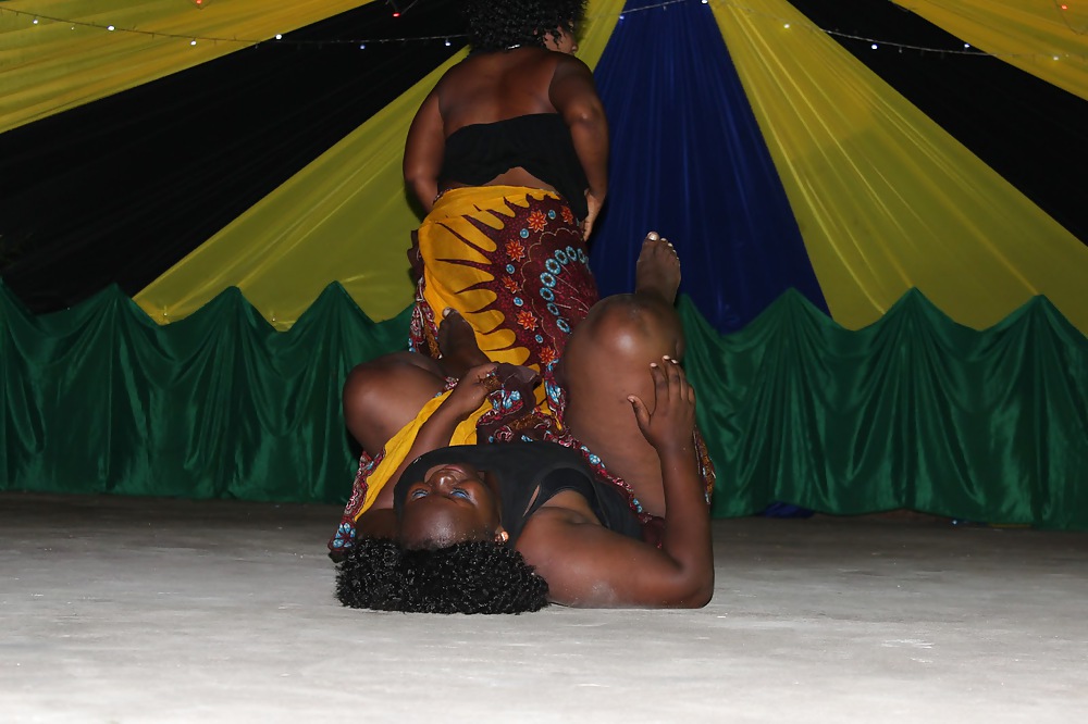 Tanzania Erstaunliche Tanzmädchen #18834116