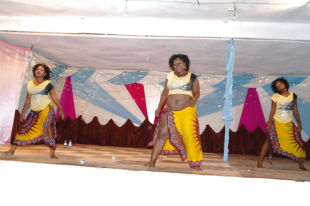 Tanzania stupefacente danza ragazze
 #18834144