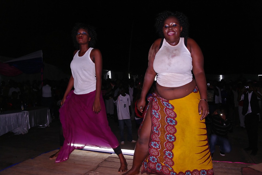 Tanzania Erstaunliche Tanzmädchen #18834266