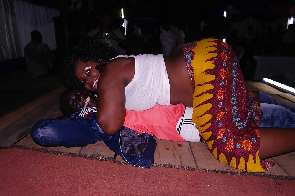 Tanzania stupefacente danza ragazze
 #18834309