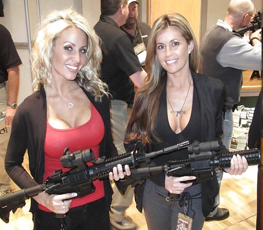 Putas con armas
 #16644229