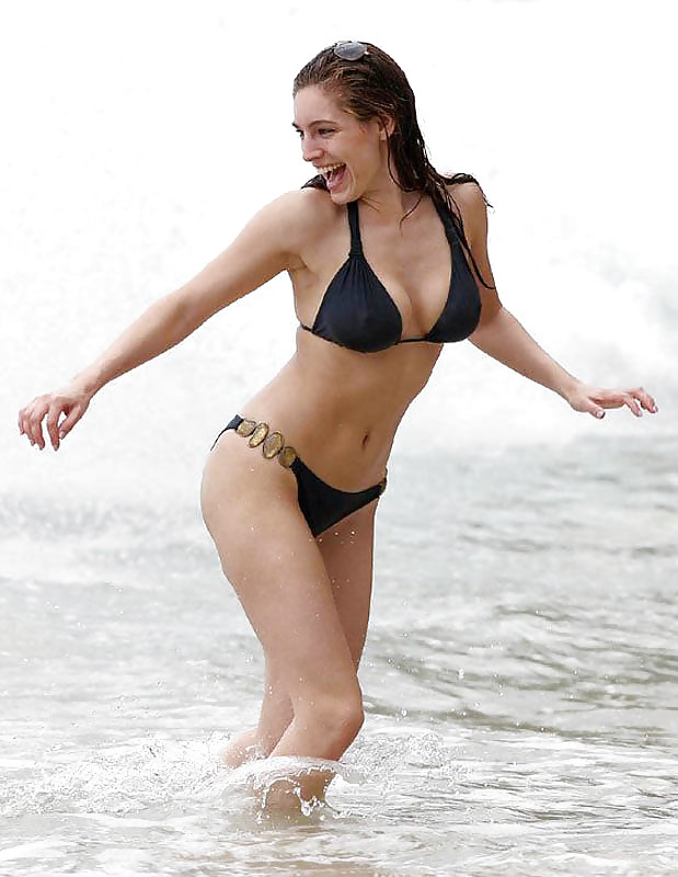Kelly Brook bikini candids alla spiaggia in barbados2
 #2010994