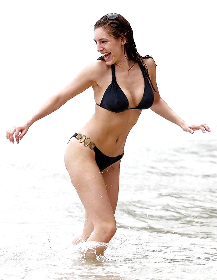 Kelly Brook Bikini Candids à La Plage En Barbade2 #2011076