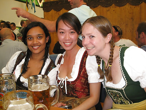 Oktoberfest (las chicas de baviera.)
 #15941998