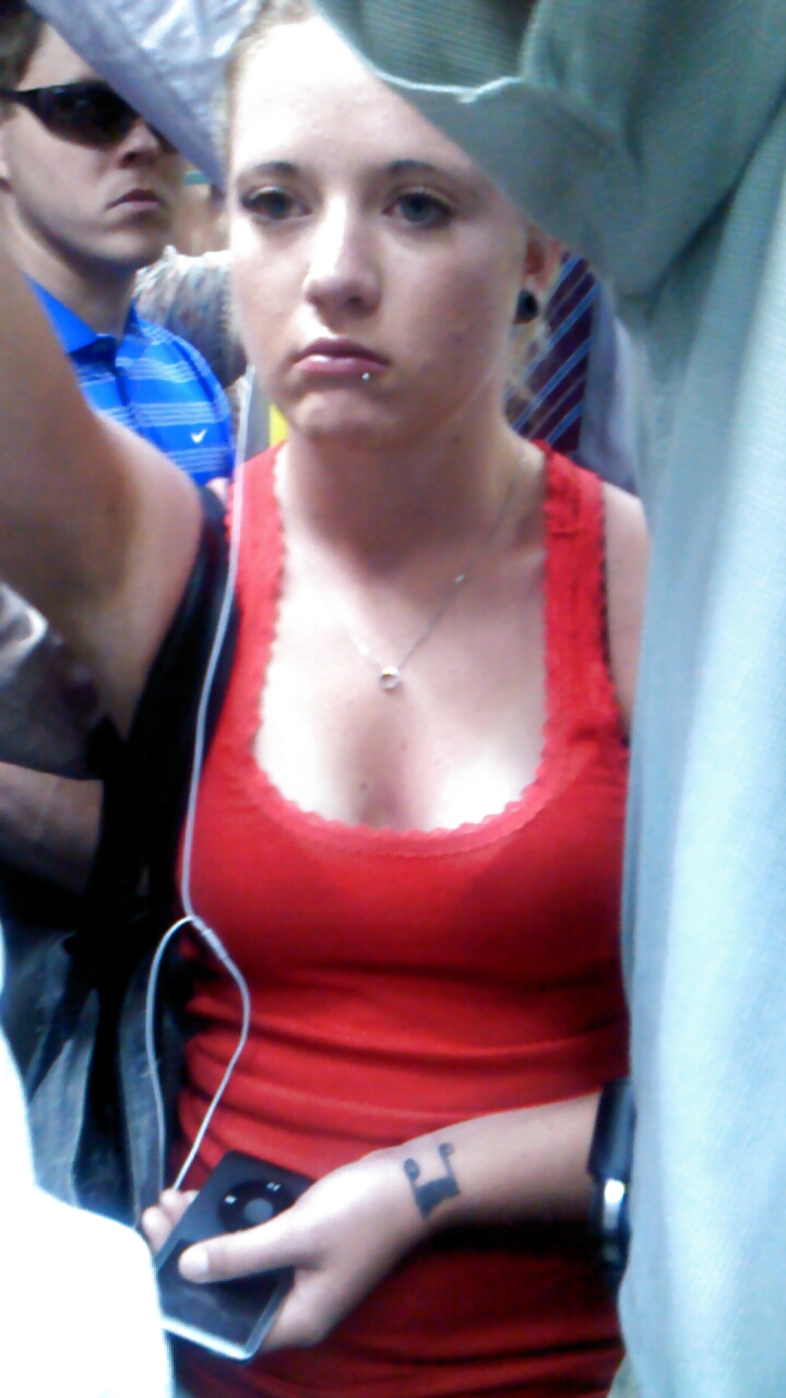Voyeur - cleavage on the train #17970110