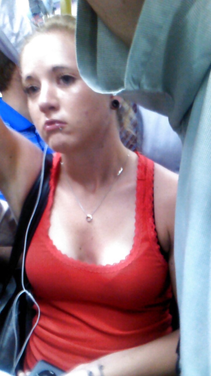 Voyeur - cleavage on the train #17970126