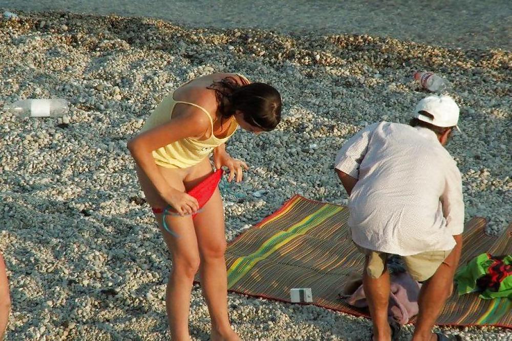 Cambiare le mutandine sulla spiaggia
 #9193556