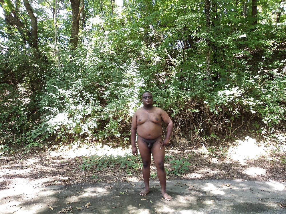 公園での黒人の裸（女性のコメント
 #10928848