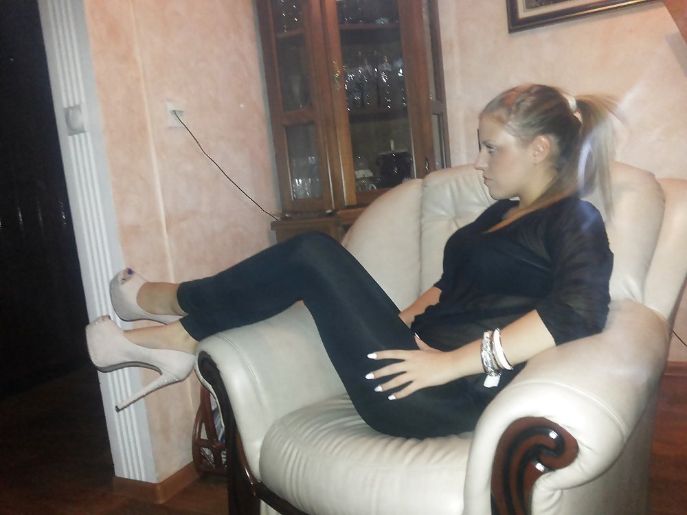 Serbisches Mädchen Beine Und Füße :) #22500459