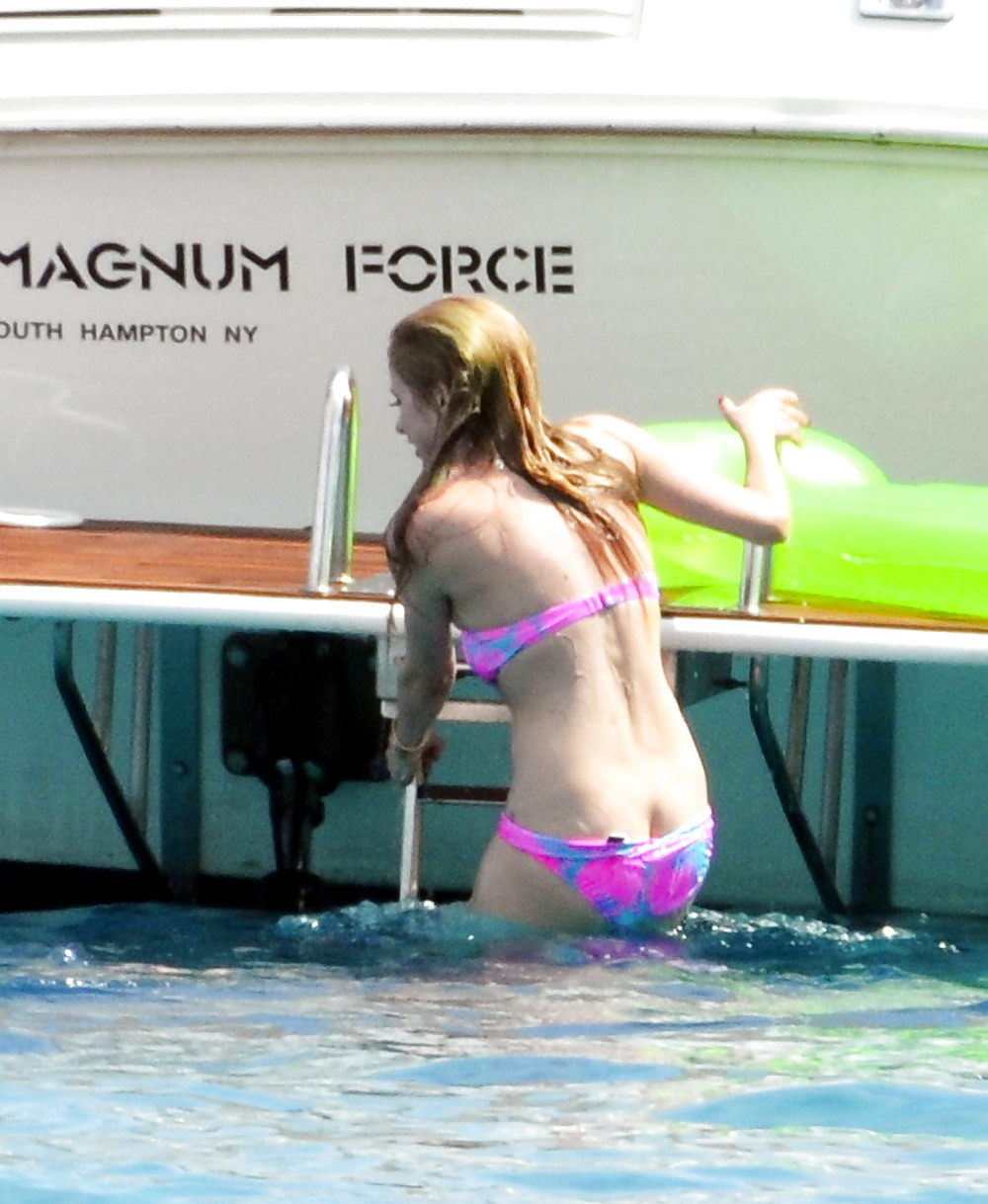 Avril lavigne in bikini a saint tropez
 #5451405