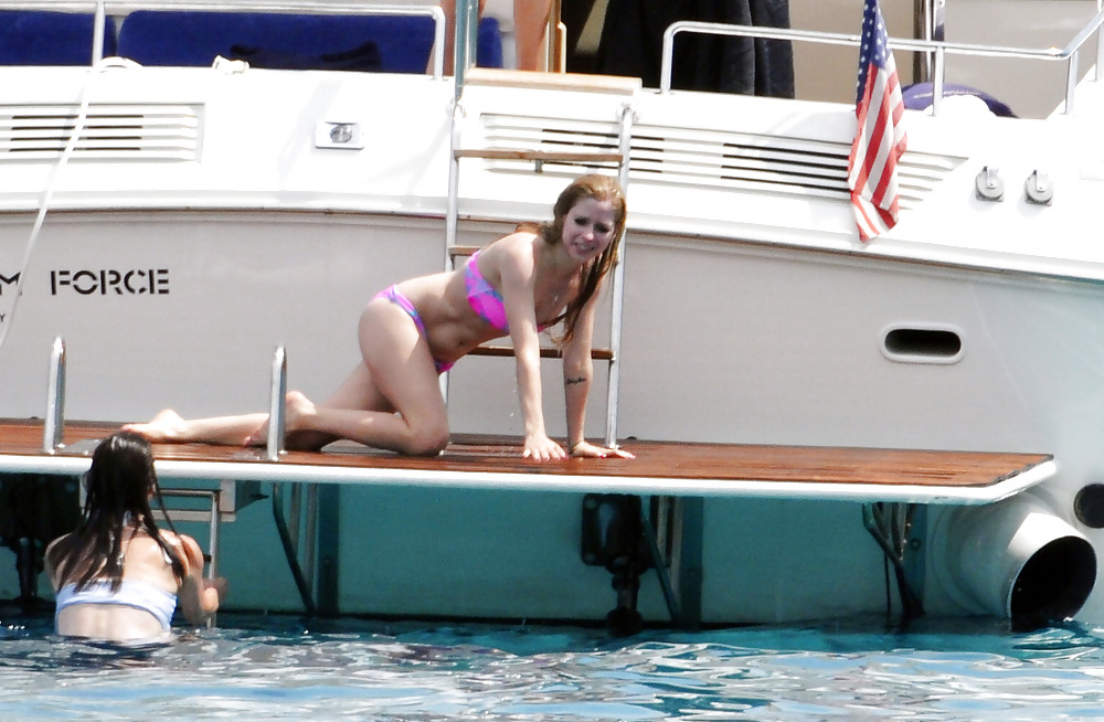 Avril lavigne en bikini en saint tropez
 #5451479