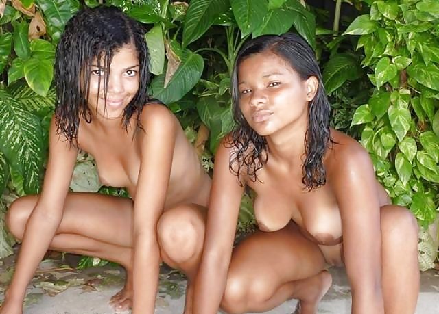 裸のブラジル人ティーンガール
 #9894161