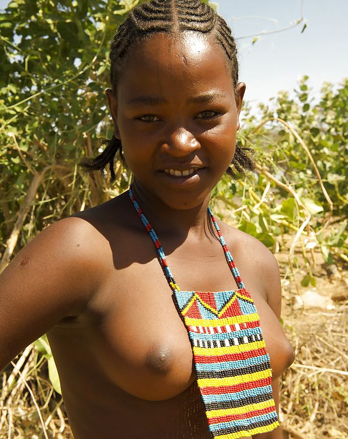 Die Schönheit Afrikas Traditionellen Stammes Mädchen #15967787