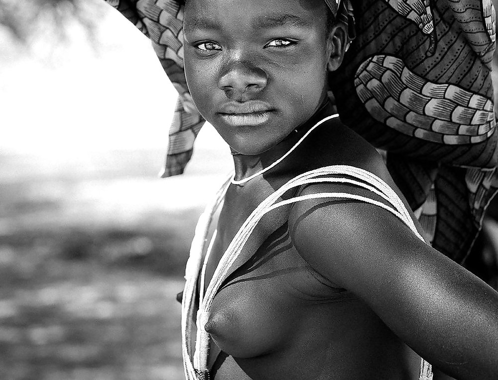 Die Schönheit Afrikas Traditionellen Stammes Mädchen #15967794