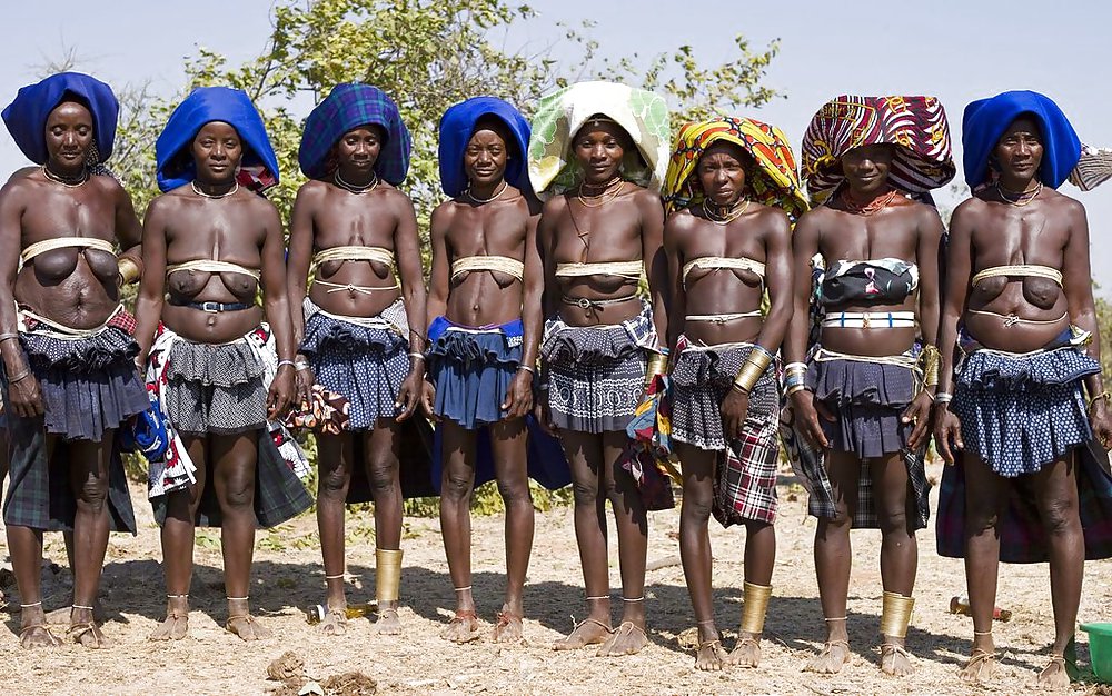 Die Schönheit Afrikas Traditionellen Stammes Mädchen #15967802