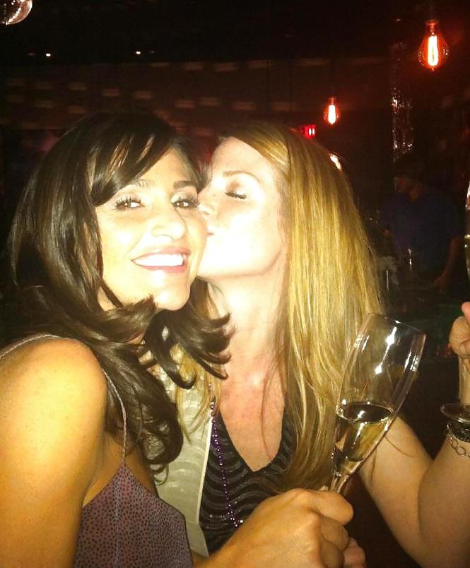 Chicks who love the taste of Pussy :) #9349338