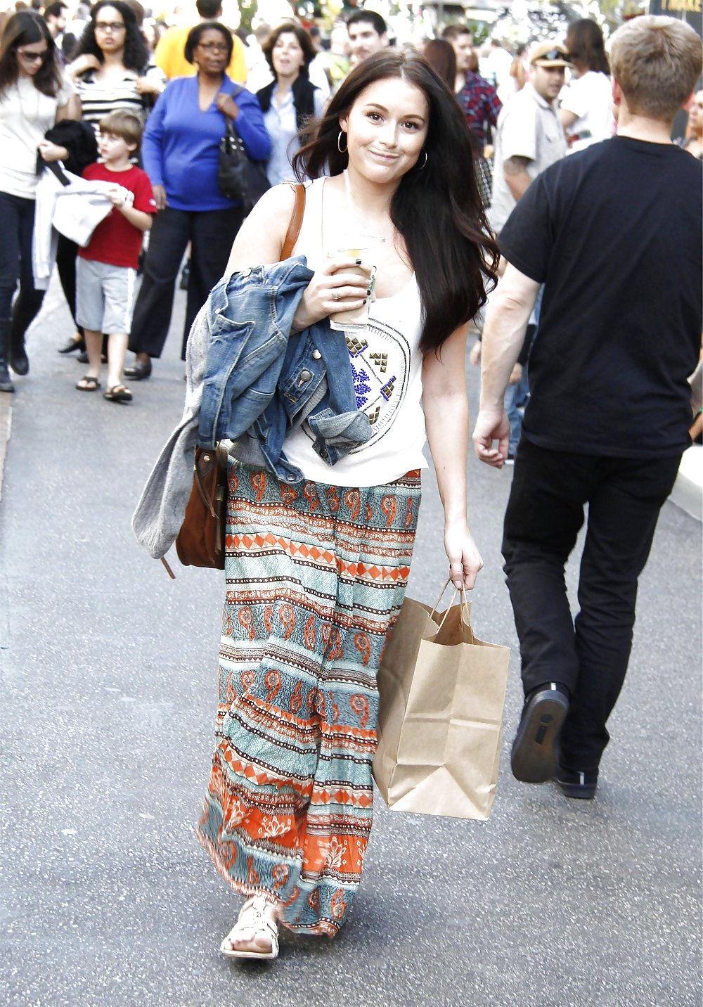 Alexa vega cleavage out & about in la
 #9057238