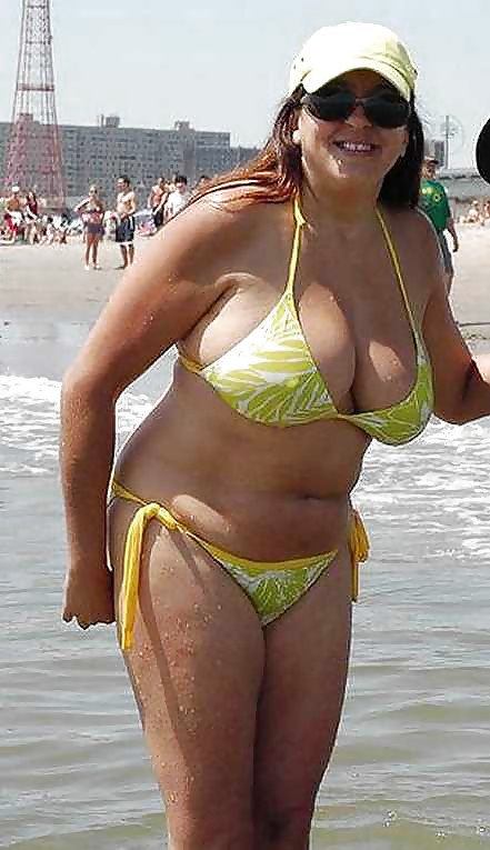 More sexy women packing major curves in bikinis #4417801