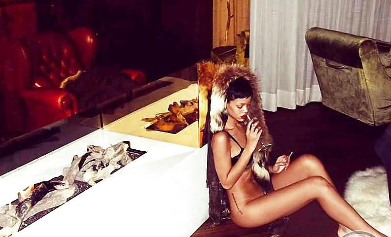 Rihanna topless
 #10700296