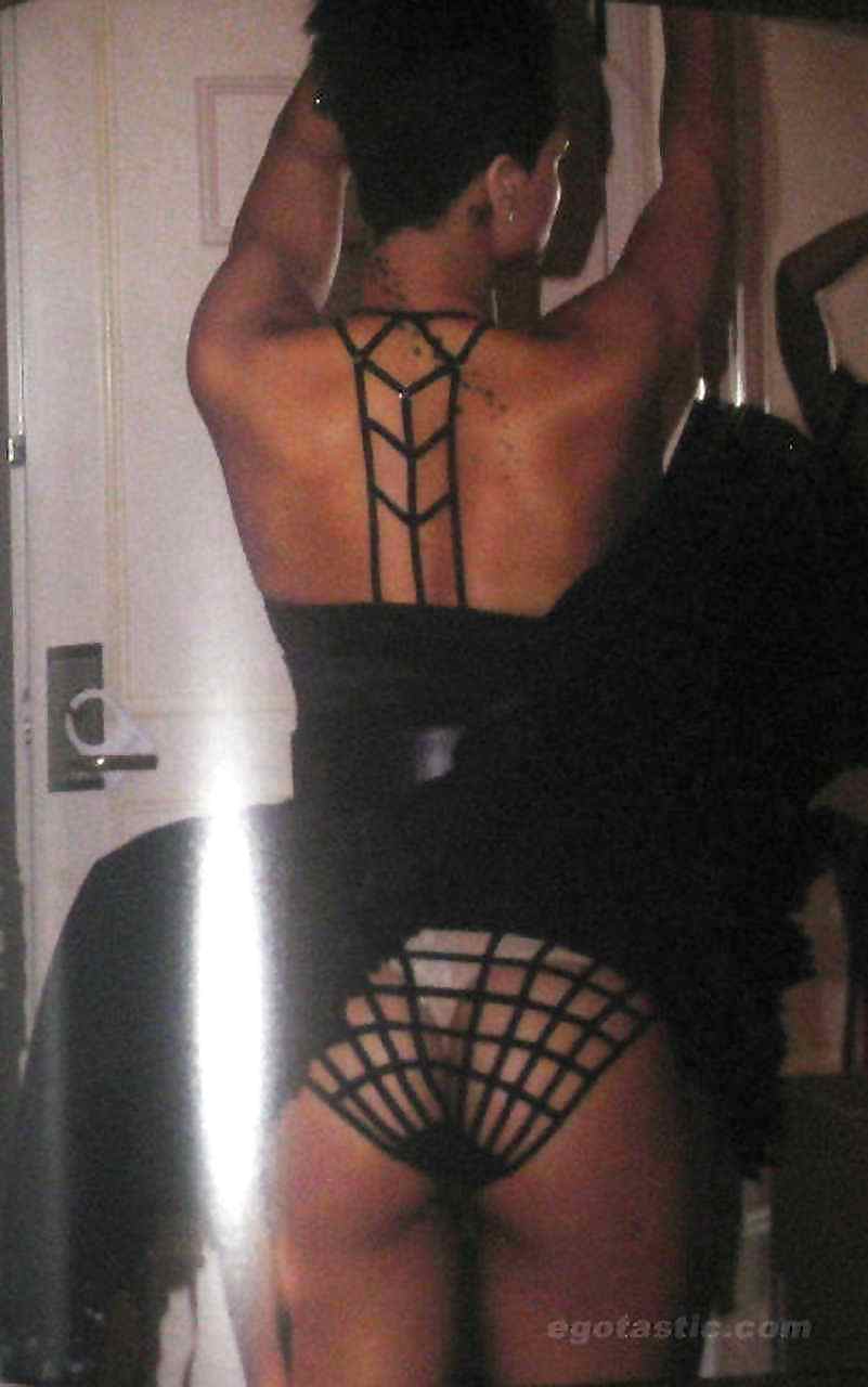 Rihanna topless
 #10700312