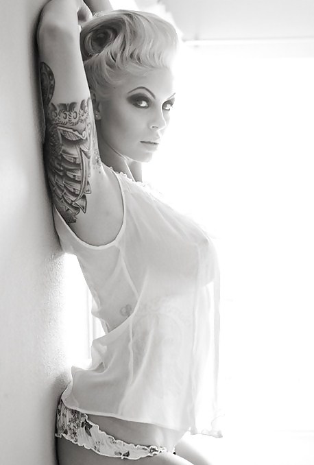 Babes with Tattoos #2122292