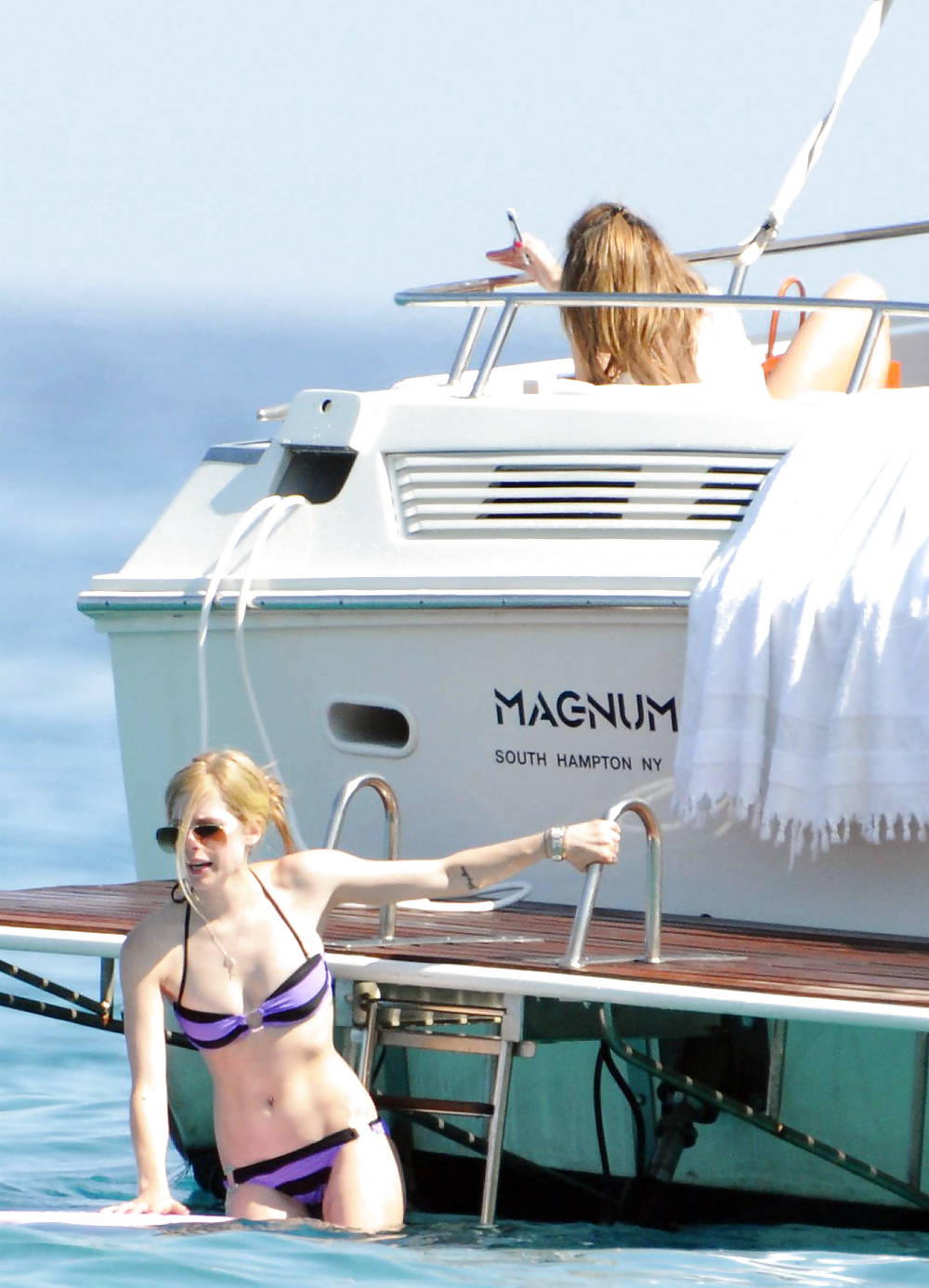 Avril Lavigne - What an hot Ass !!! #4290550