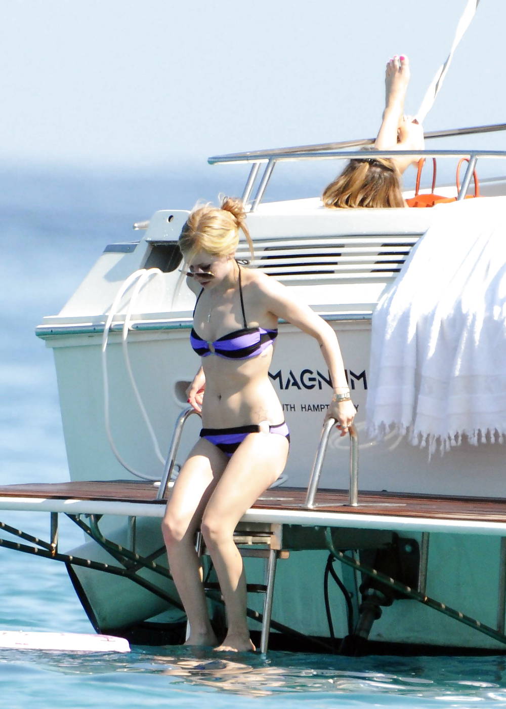Avril Lavigne - What an hot Ass !!! #4290568