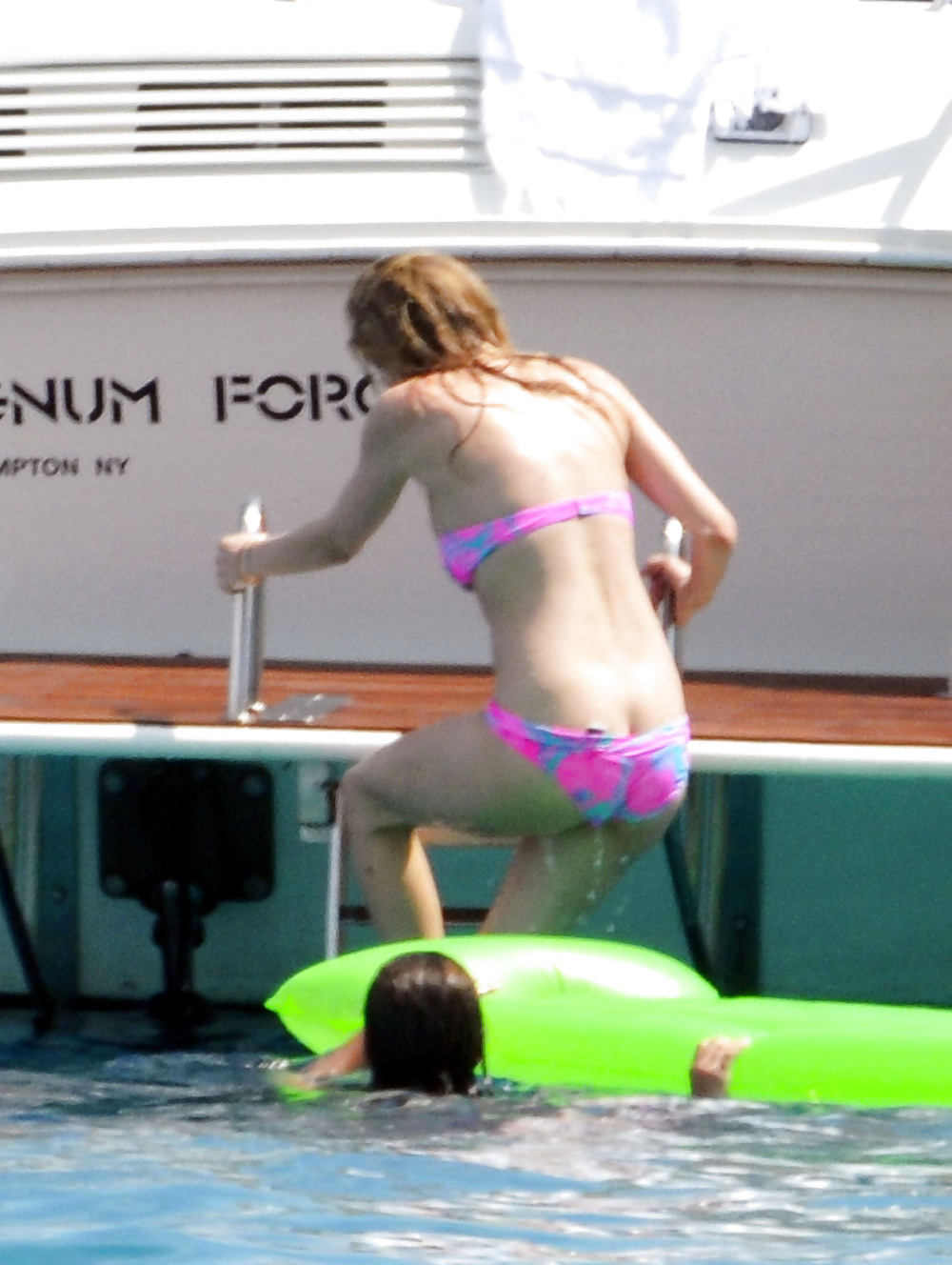 Avril Lavigne - What an hot Ass !!! #4290769