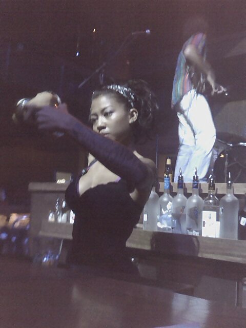 Lily Thai Est Maintenant Un Barman Au Texas 2013 #22355663