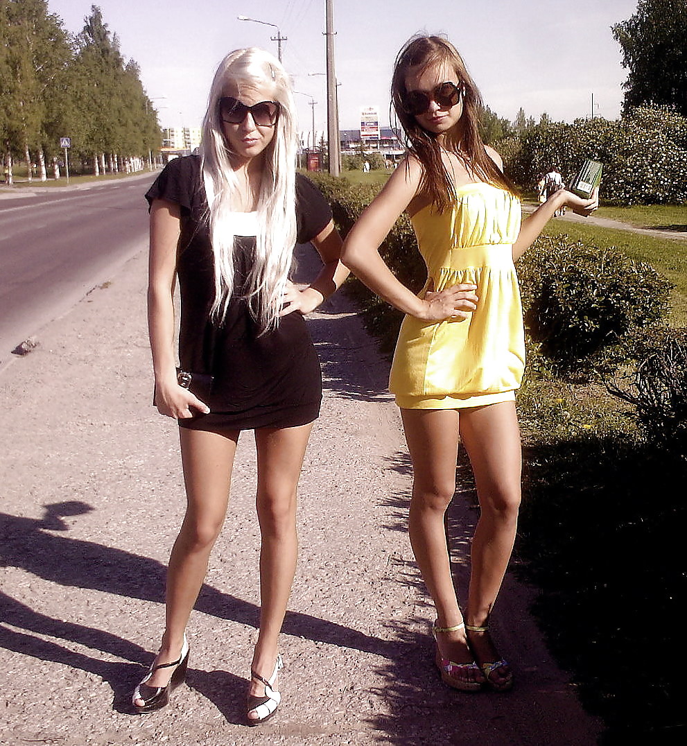 Hermosas chicas en minifalda por troc
 #8688647