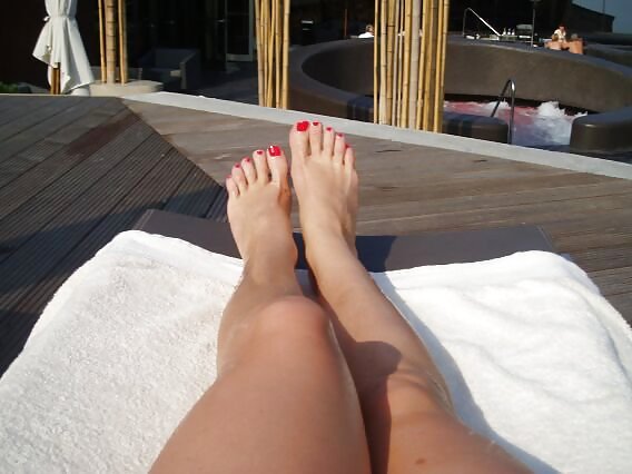 Pies cándidos
 #10846480