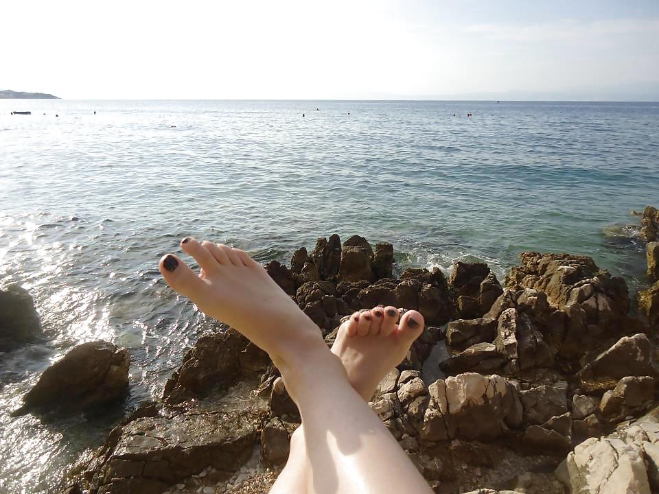 Pies cándidos
 #10846524