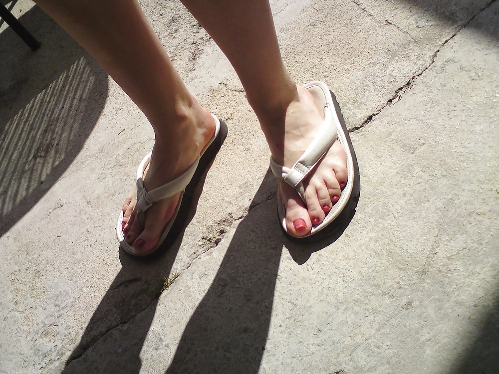 Pies cándidos
 #10846532