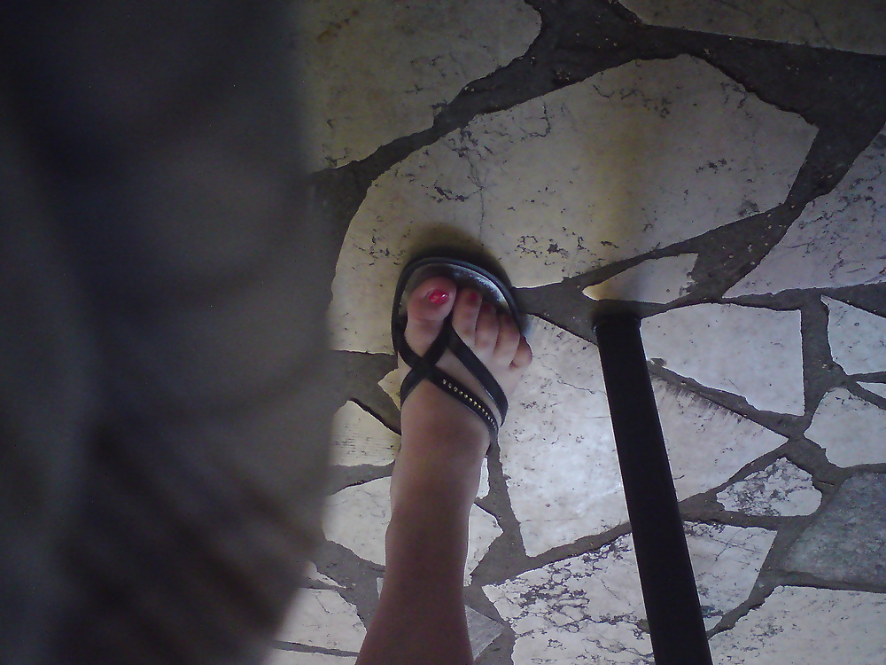 Pies cándidos
 #10846542