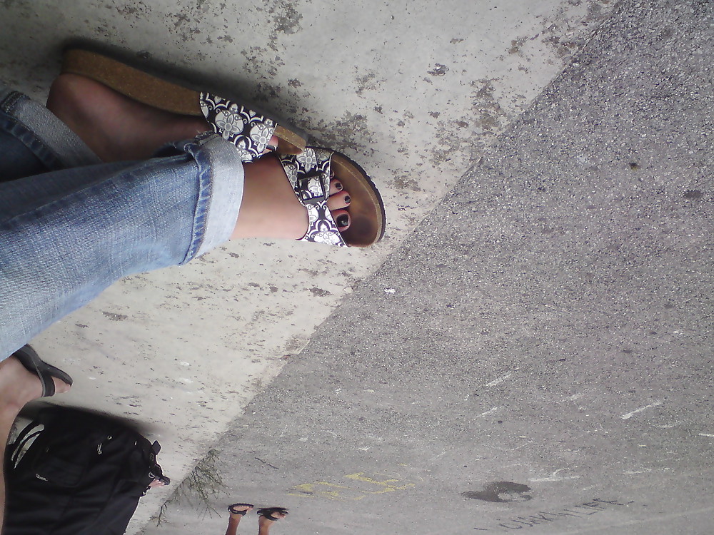 Pies cándidos
 #10846565