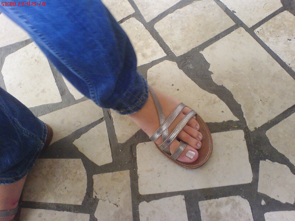 Pies cándidos
 #10846568