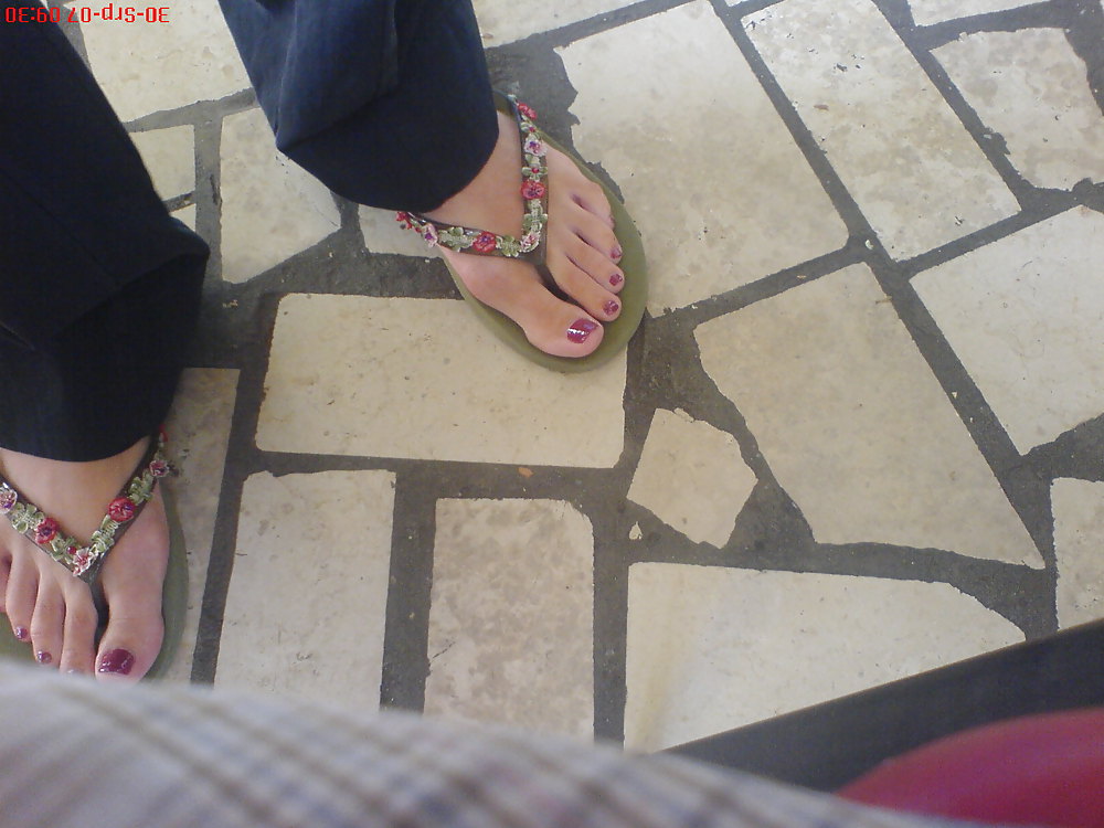 Pies cándidos
 #10846594