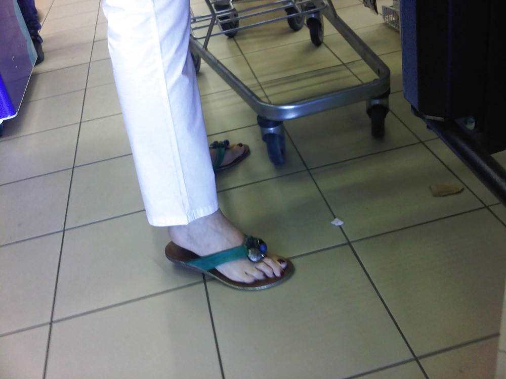 Pies cándidos
 #10846608