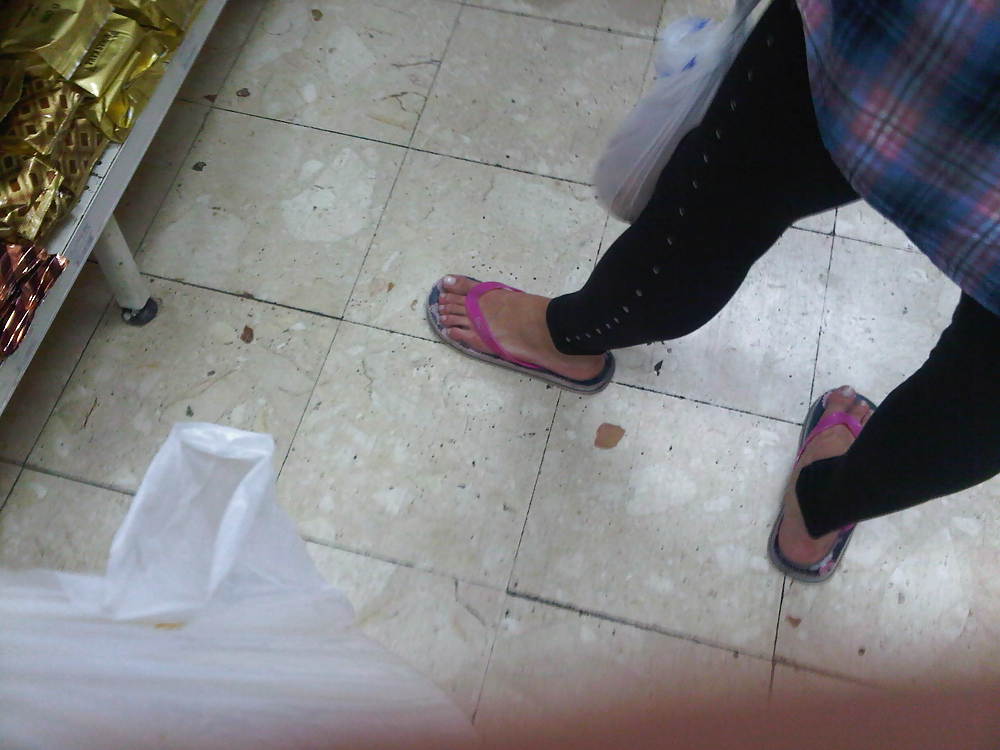 Pies cándidos
 #10846615