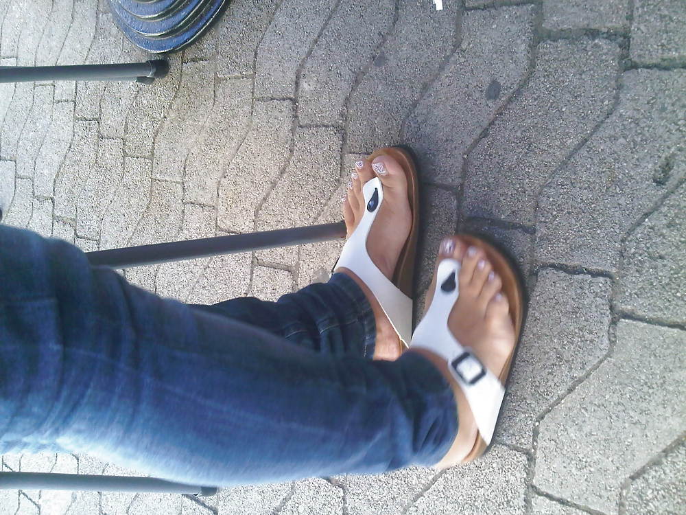 Pies cándidos
 #10846619